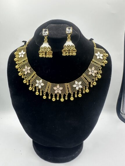 Pretty Pearl Drop Necklace